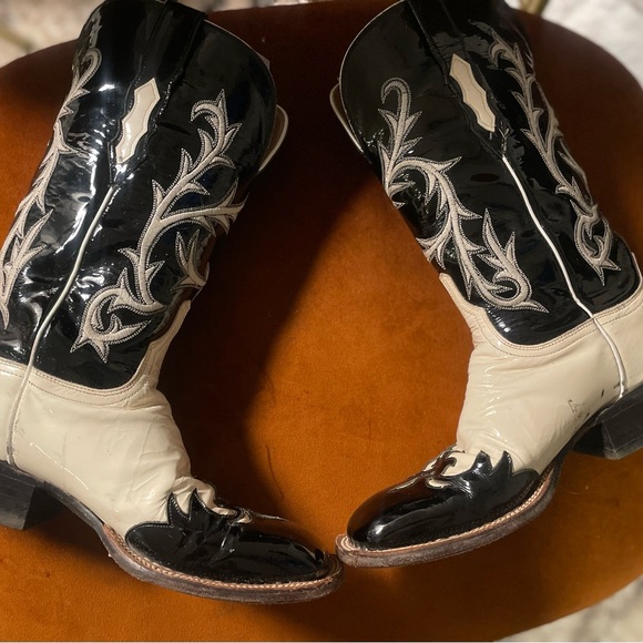 COPY - LUCCHESE BLACK AND WHITE BOOTS - Picture 4 of 13